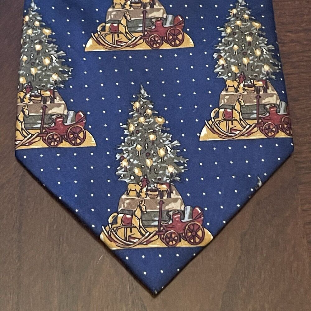 Vintage Santa’s Dream Hand Made 100% Silk Men’s Neck Tie Made In China